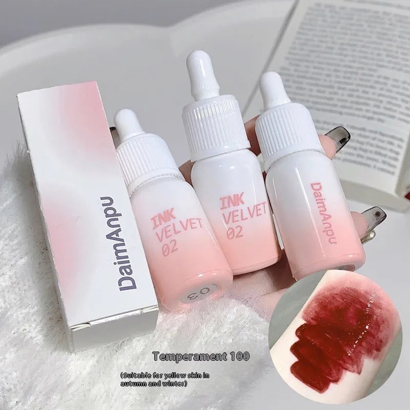 Mirror Lip Lacquer in four sheer shade options with non-stick finish, 3.5g content