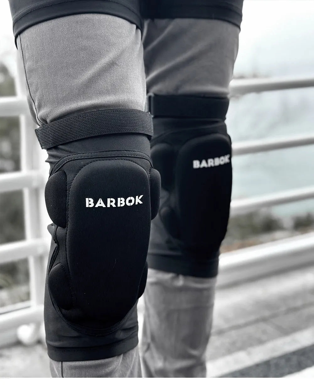 Black skating hip protection trousers with NBR foam padding for fall prevention