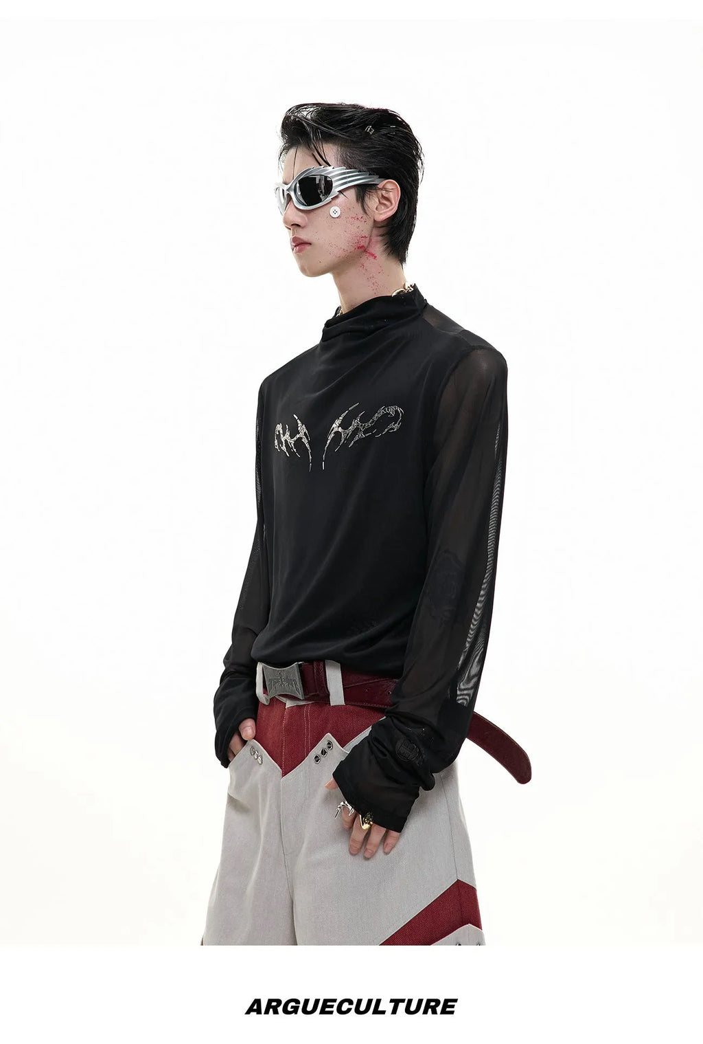 Men's black mesh bottoming shirt with slim fit design and long sleeves showing cooling fabric construction