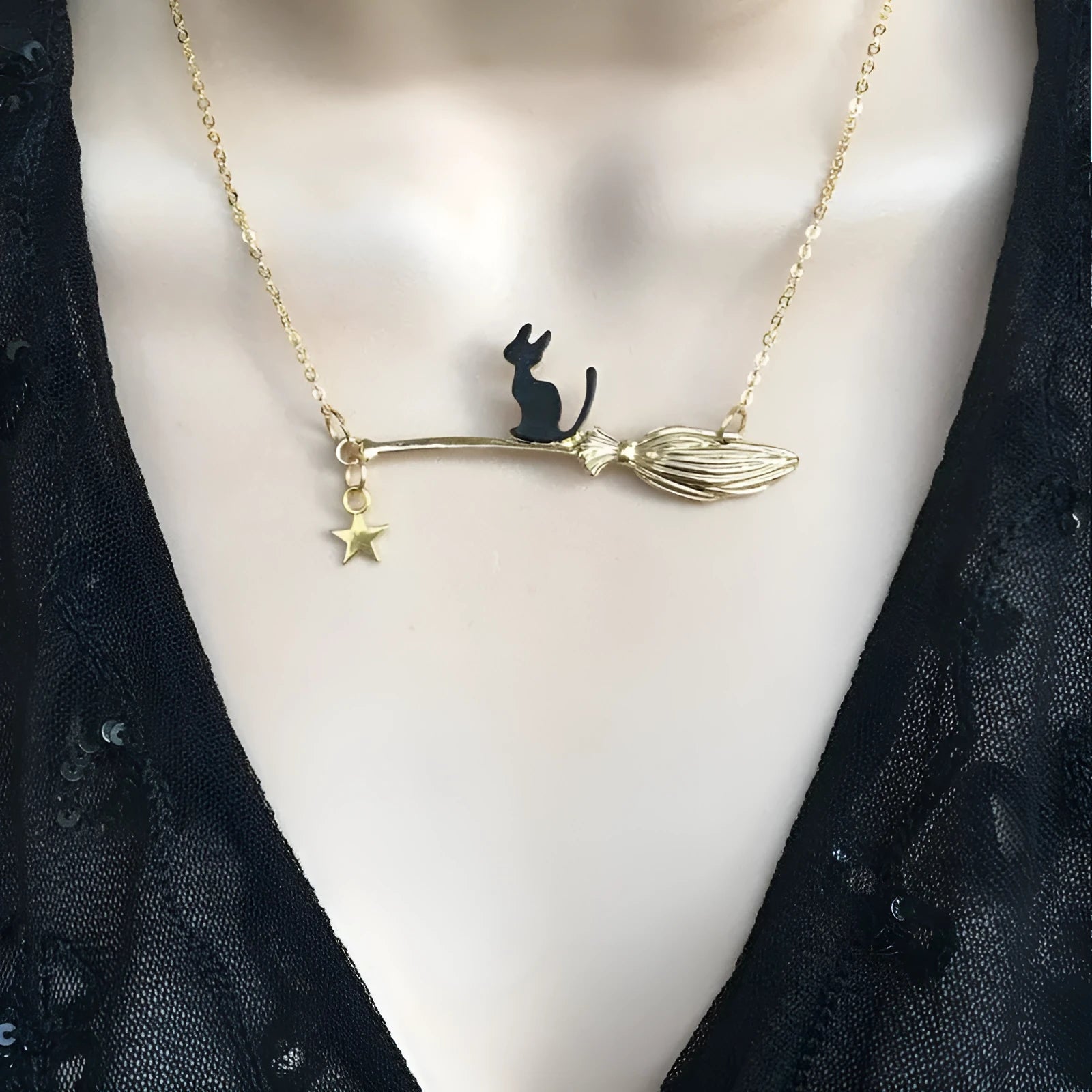 Black cat Halloween pendant necklace in alloy metal with gold or silver finish options