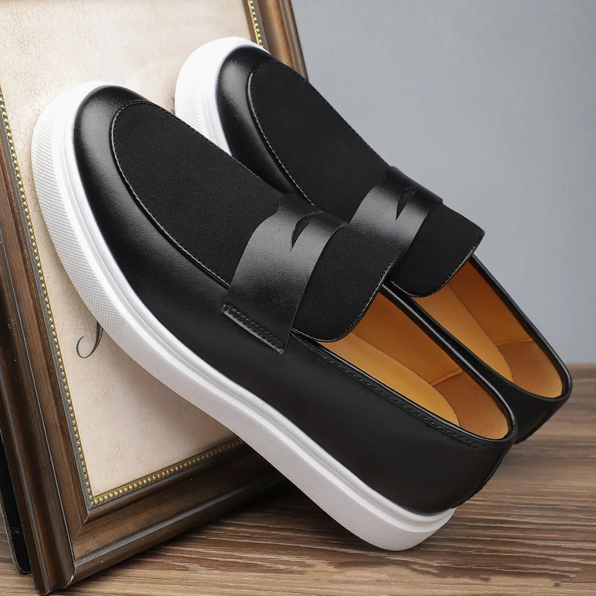 Men's slip-on gommino British style casual shoes in black with tassel detail, mid heel, and round toe