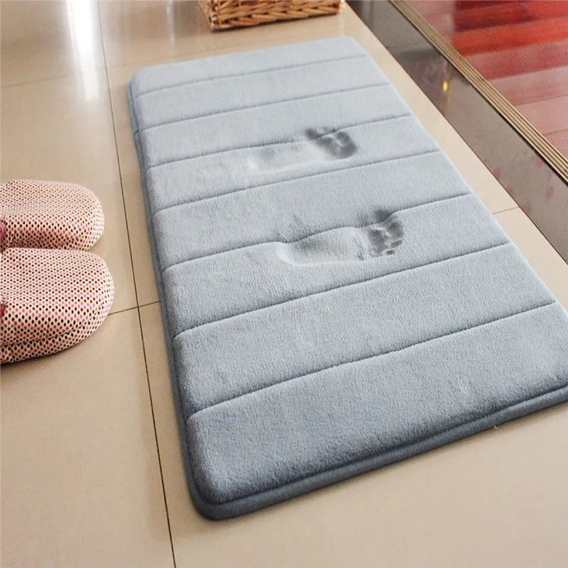 Memory cotton carpet with coral fleece surface, non-slip latex bottom, beige colour, 40x60cm size on bathroom floor