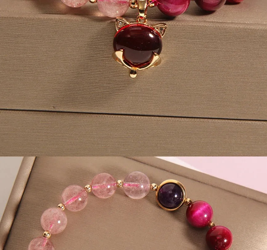 Women's strawberry crystal bracelet with elastic rope measuring 18cm in simple design