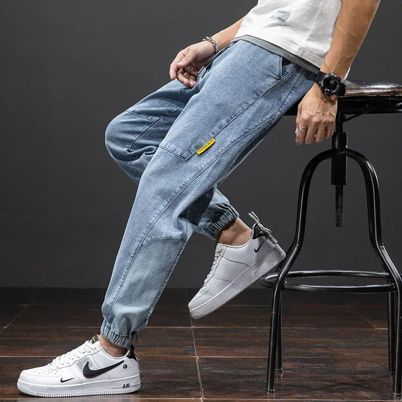 Men's loose straight-leg cargo jeans in blue, featuring a mid-rise waist and zip fly.