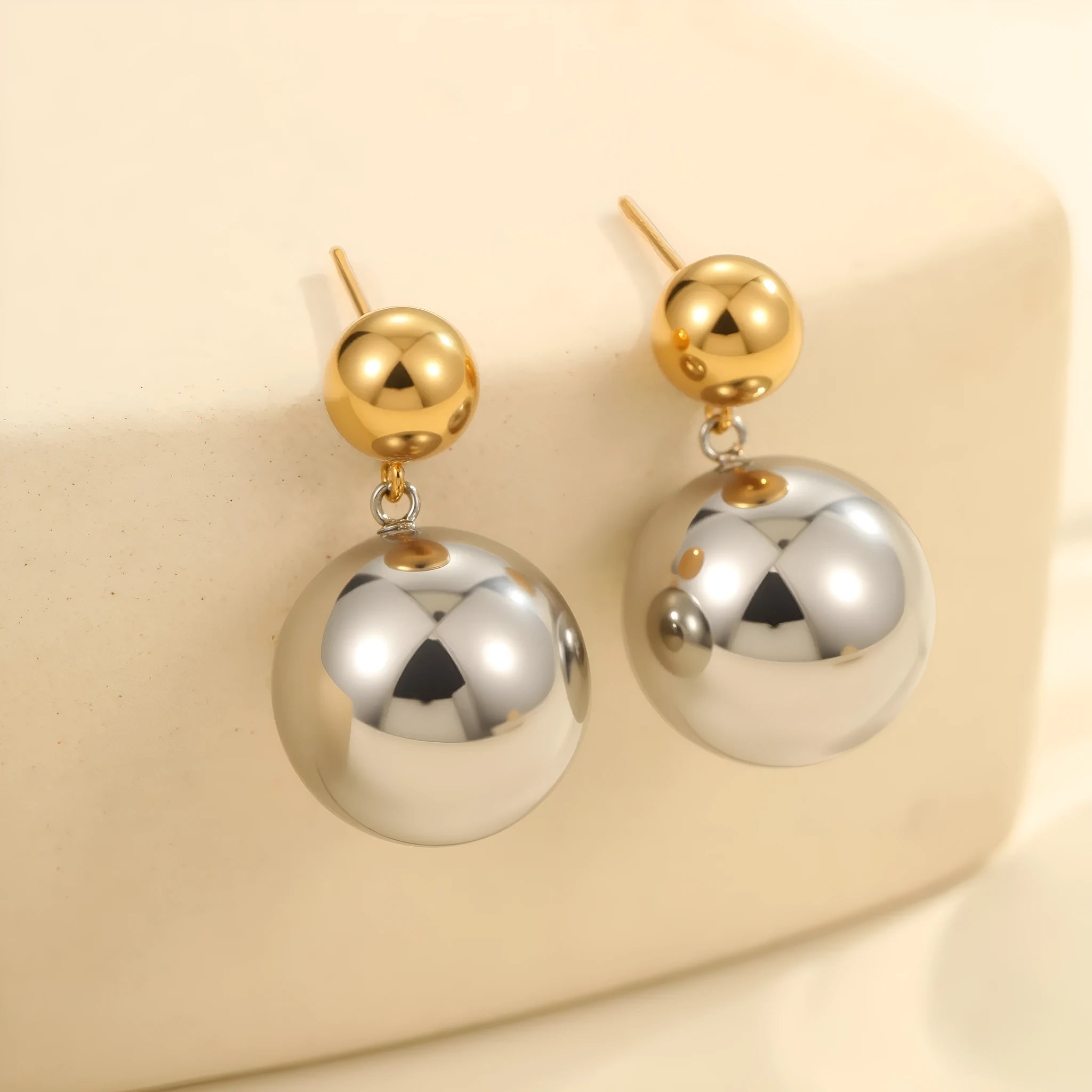 Women's stainless steel colour-block ear studs with round bead geometric design