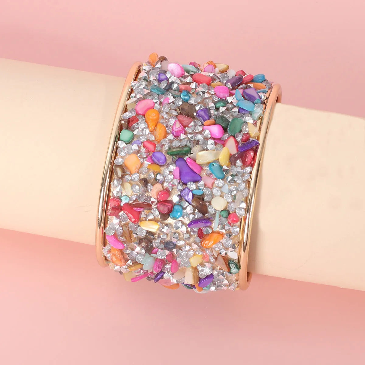 Women's retro C-shaped opening bracelet in zinc alloy with electroplated gravel colour finish, colour YR3019
