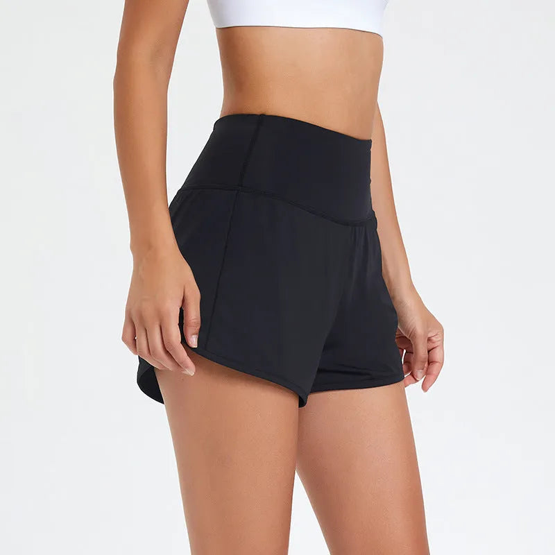 Women's high-waist fitness shorts in quick-drying nylon fabric for summer sports activities