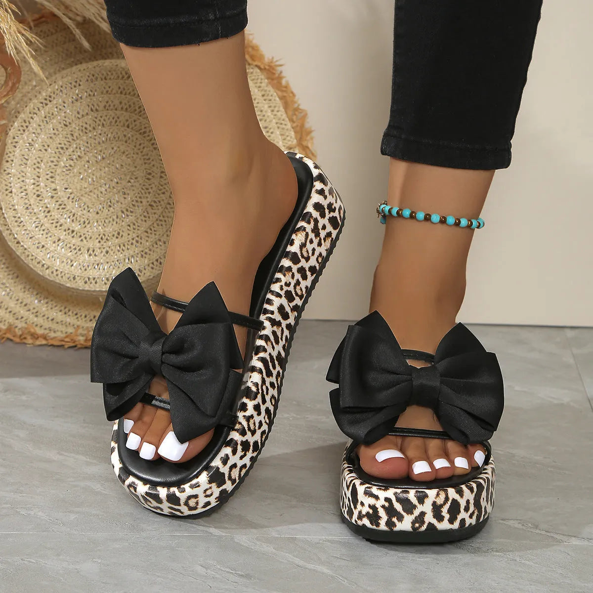Women's leopard print beach slippers with thick sole and round toe design