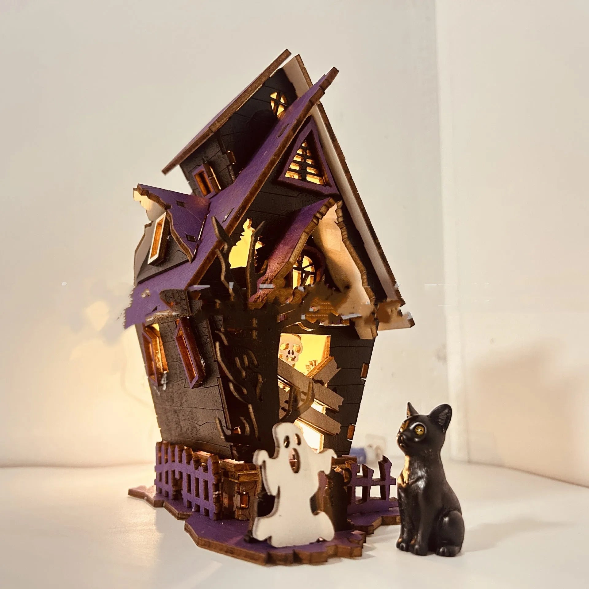DIY wooden haunted house Halloween table decoration with glowing effect measuring 14x10.5x19cm