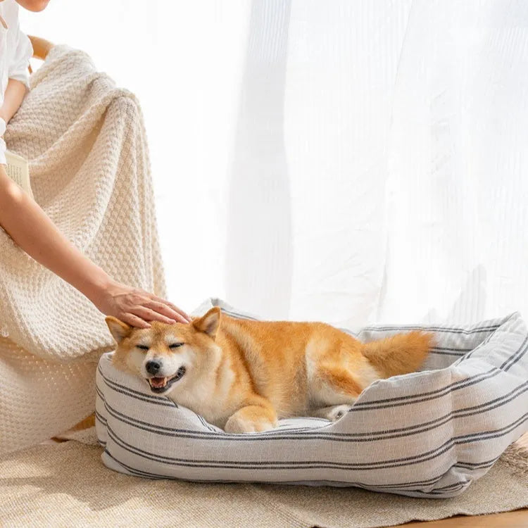 Classic Red dog kennel mat with cotton and linen cover and pp cotton filling, sizes M and L