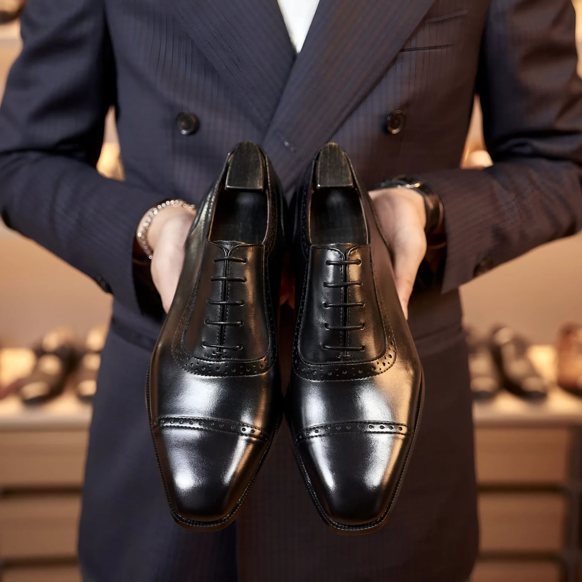 Men's Oxford brogue leather shoes in black or dark brown with cowhide upper and rubber sole