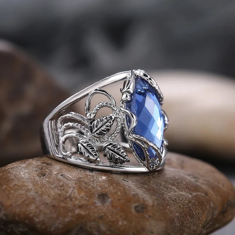 Women's horse eye-shaped blue crystal alloy ring geometric jewellery