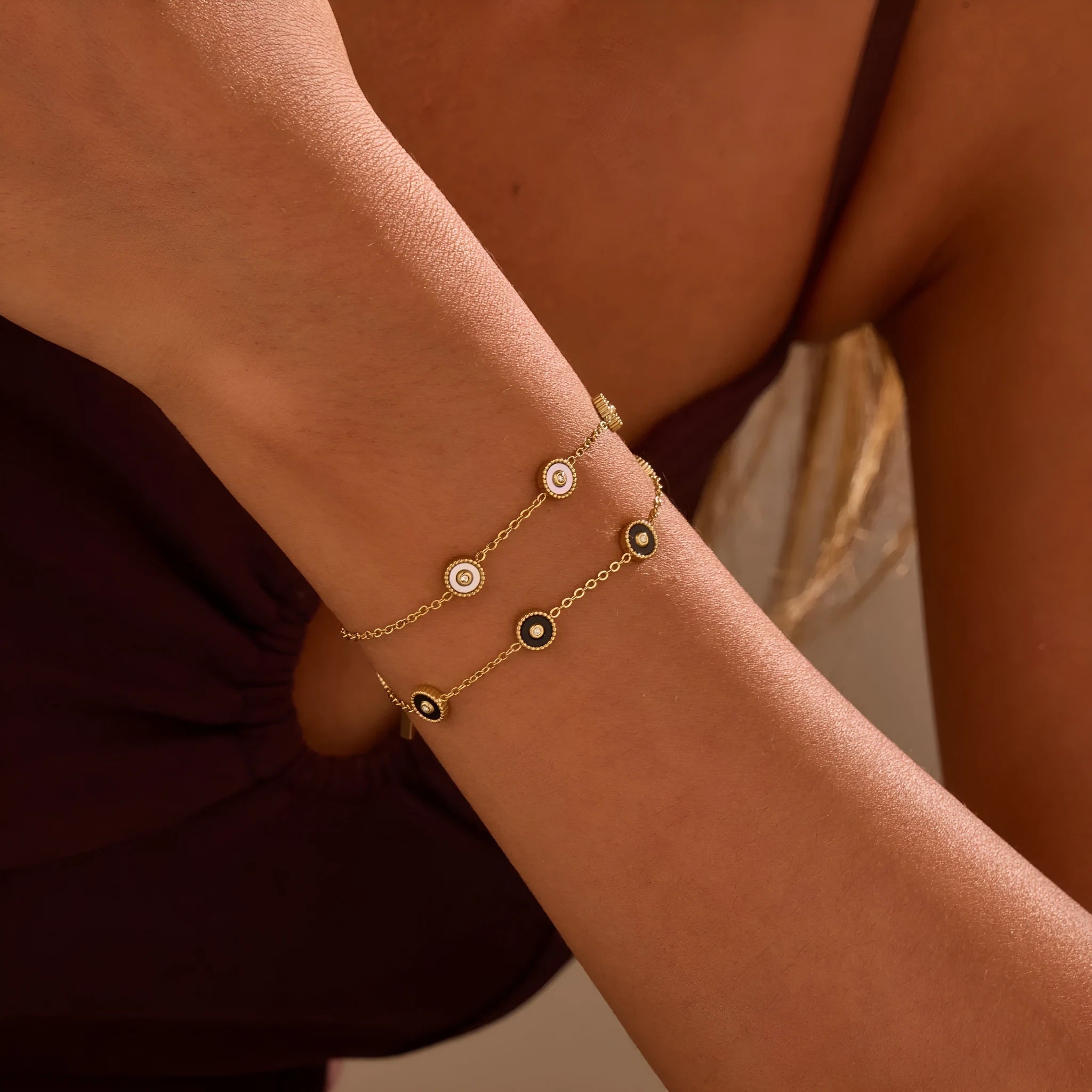 Women's stainless steel bracelet with 18K gold plating and geometric fritillary pattern design