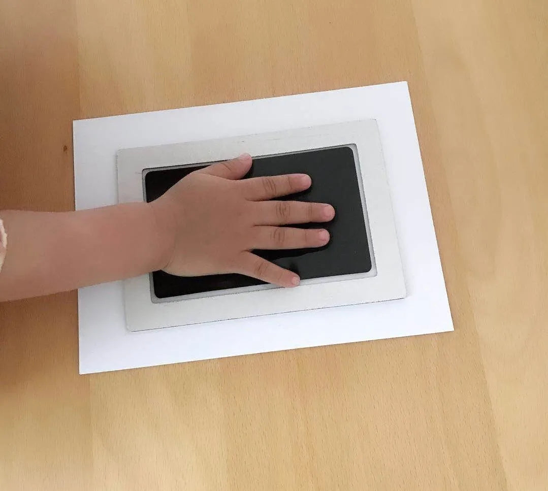 Baby hand and foot print kit with non-toxic disposable ink pad and 35x18cm photo frame