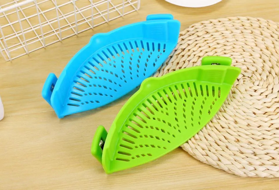 Silicone clip-on kitchen strainer with stainless steel mesh attached to cooking pot