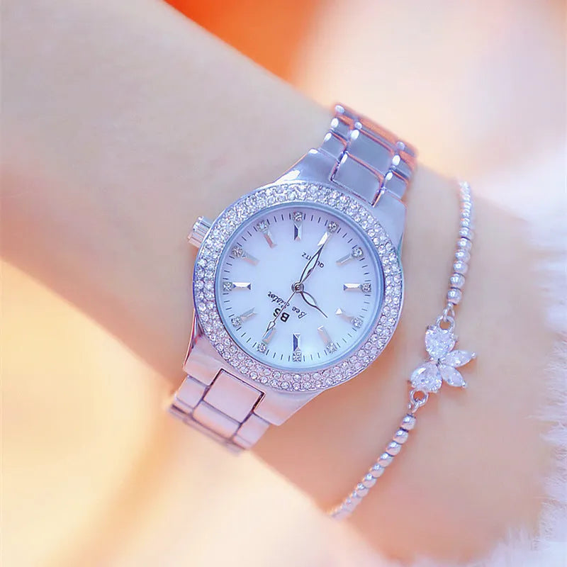 Ladies' linked watch with full diamond-set dial, 3.5cm case, 1.5cm band, gold or silver vacuum-plated finish.