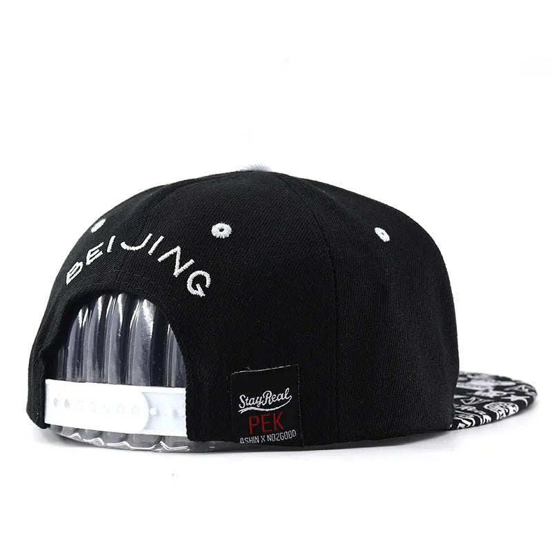 Cotton baseball cap with embroidered letter detail in adjustable size