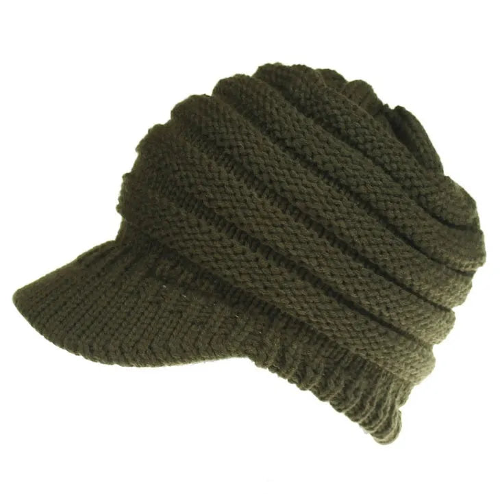 Women's knitted beanie with ponytail hole in acrylic yarn for winter wear