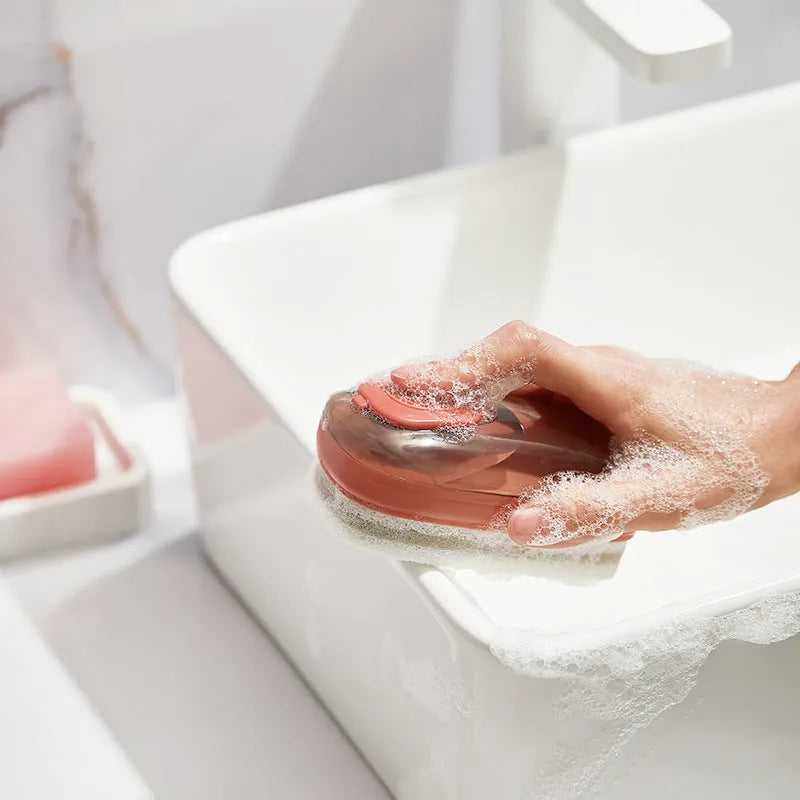 Automatic liquid cleaning brush with ergonomic grip in blue, green or red colours for shoes and laundry