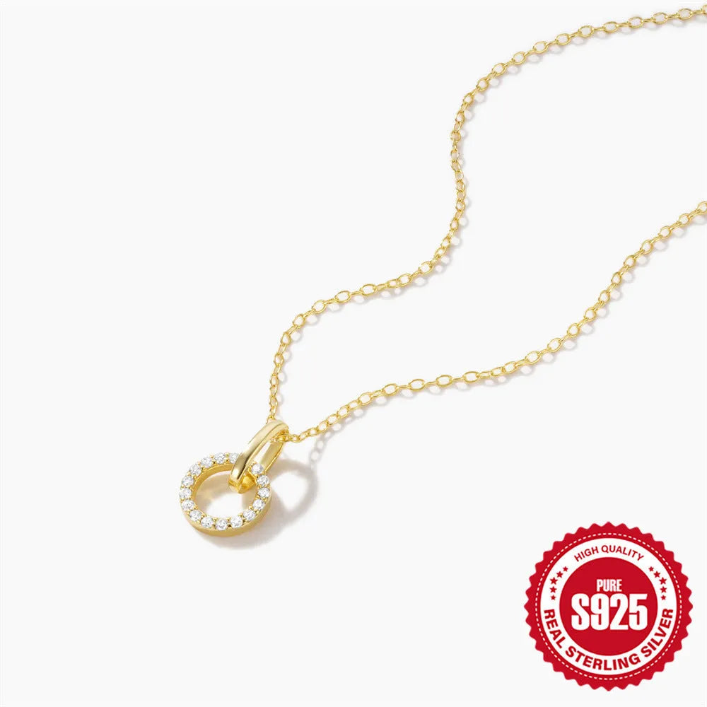 Gold-coloured S925 sterling silver clavicle chain necklace with interlocking design and micro inlaid zircon.