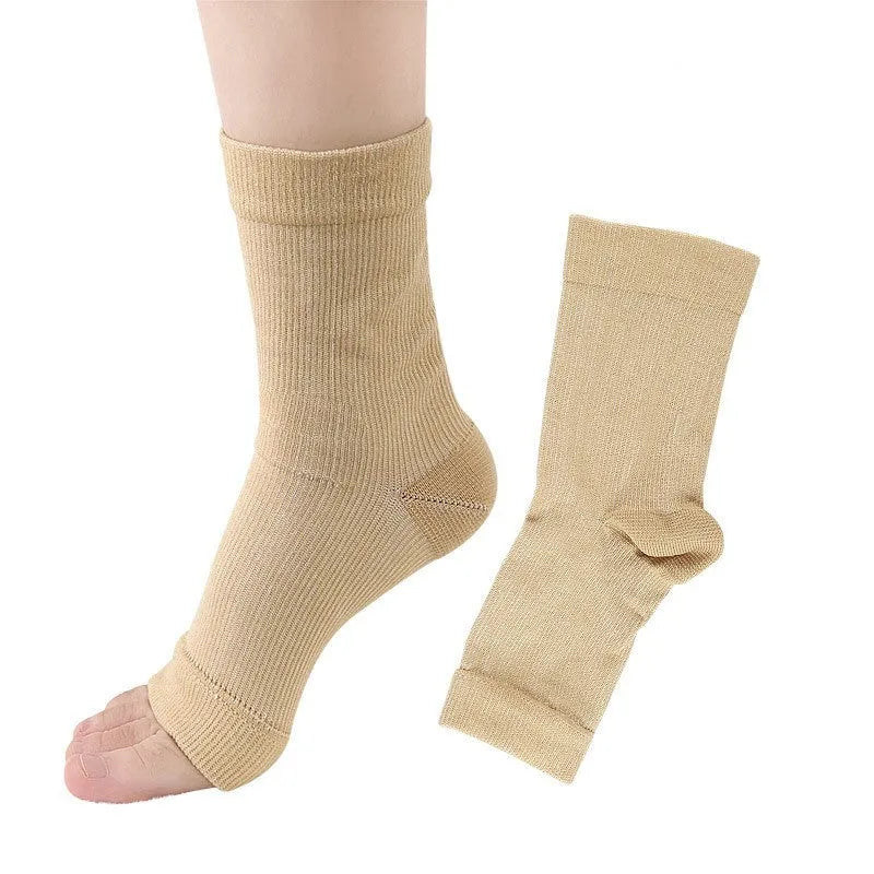 Korean-style nylon pressure foot socks in black with invisible heel and short tube length