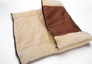 Cat tunnel sleeping bag in suede and plush fabric with crinkle sound feature, 90x75cm