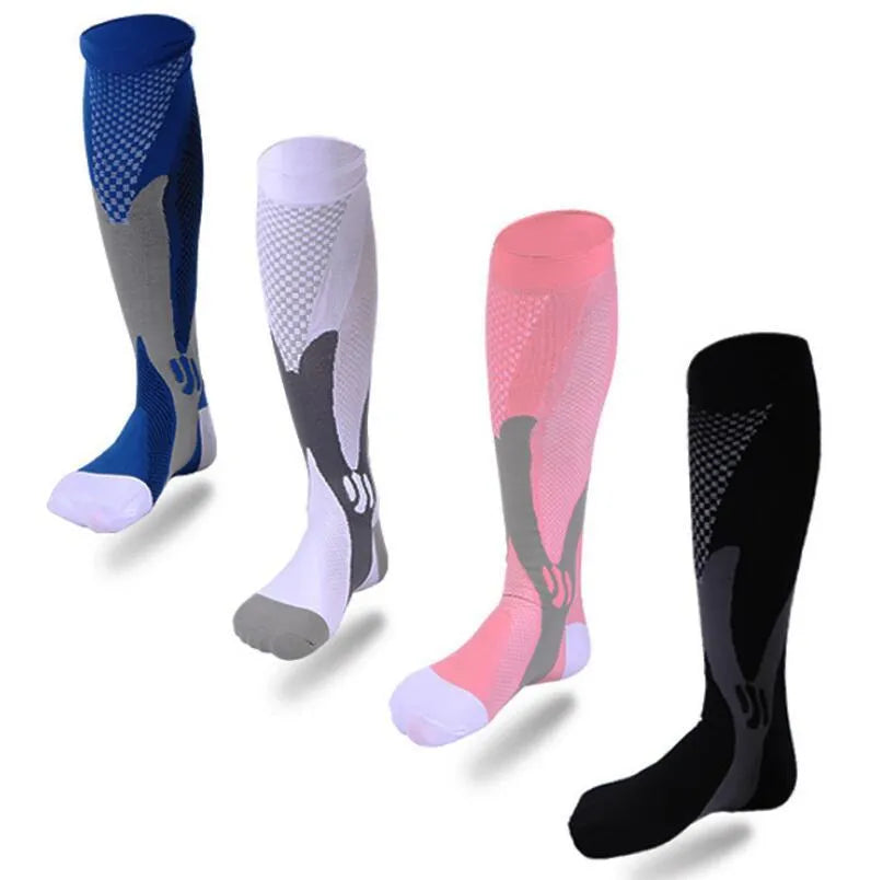 Graduated compression socks for men and women in athletic fit with precise sizing measurements