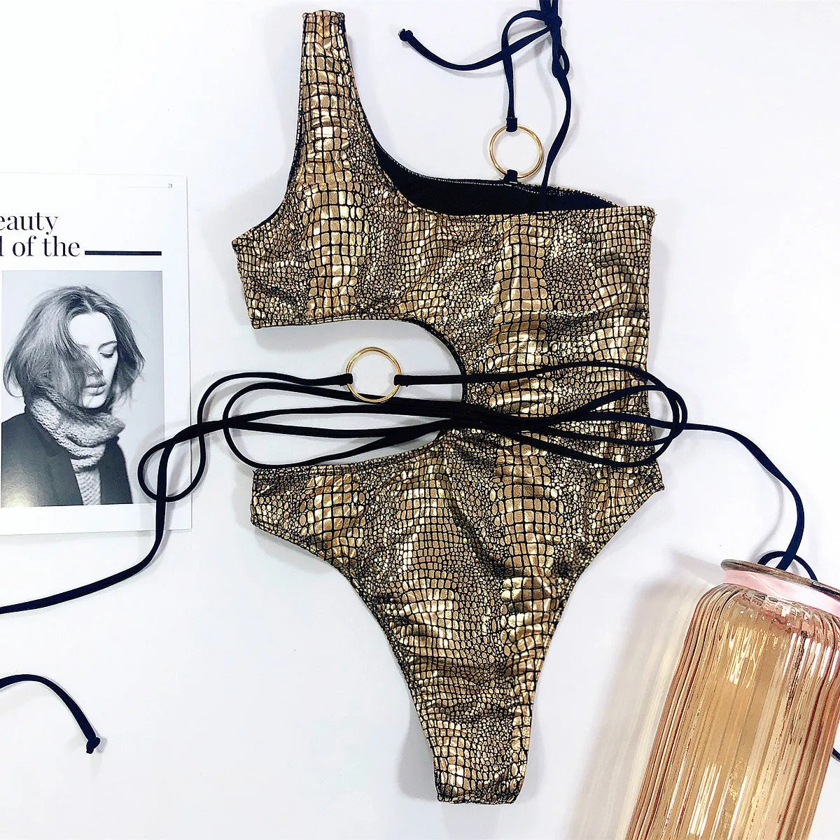 One-shoulder snake bikini top in gold colour with nylon fabric and chest pad