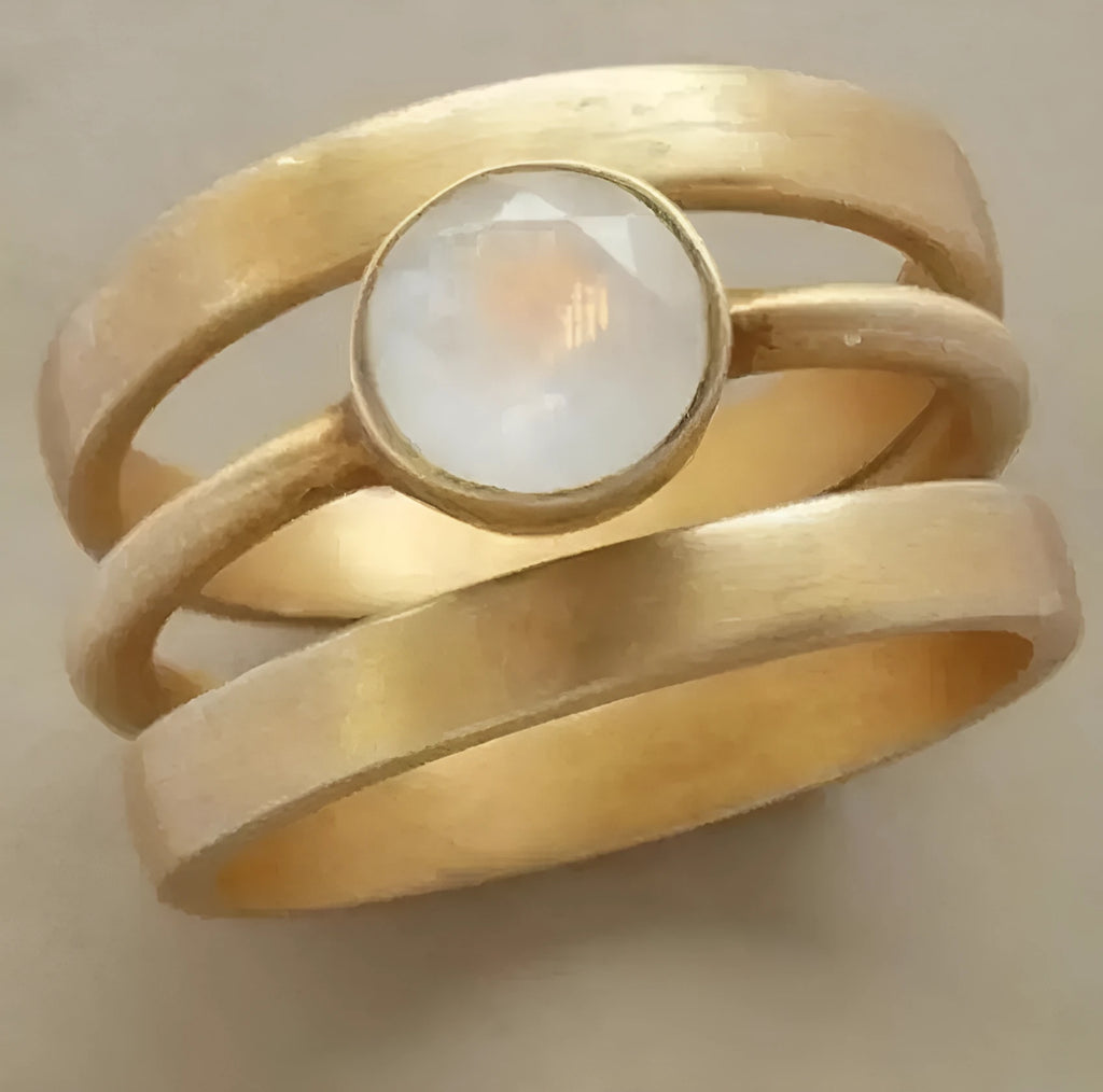 Gold-plated geometric ring with white chalcedony inlay on titanium steel band
