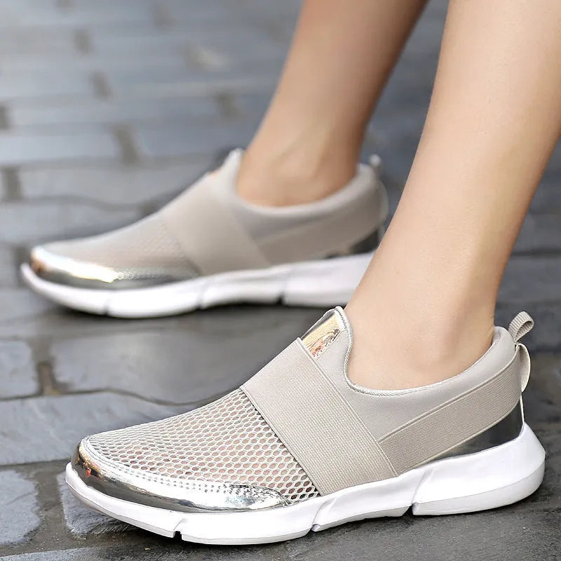 Women's low-top casual sneakers in blue, with mesh material and a light-coloured PU midsole.