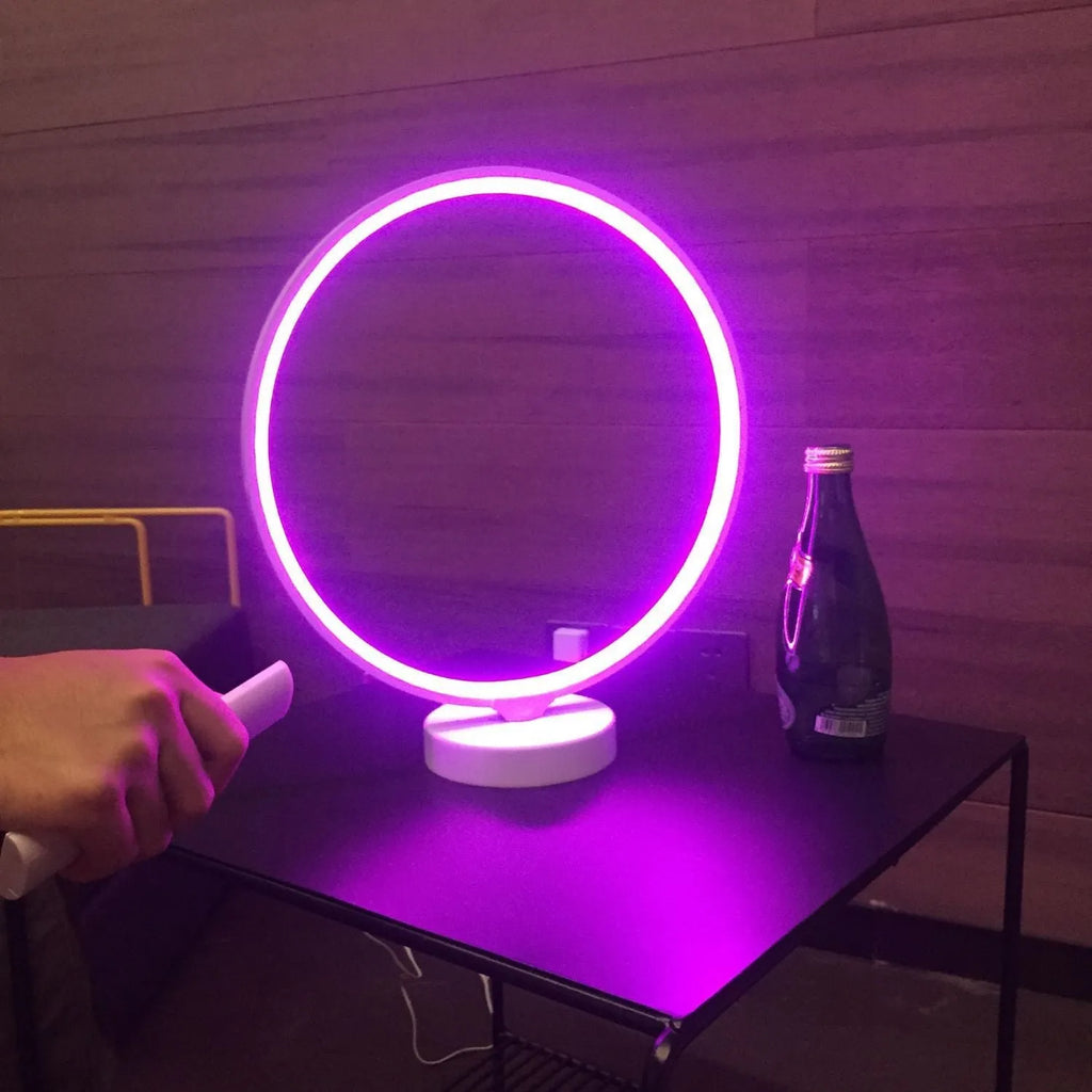 White Full Moon table lamp with remote control showing adjustable colour temperature and RGBW lighting options