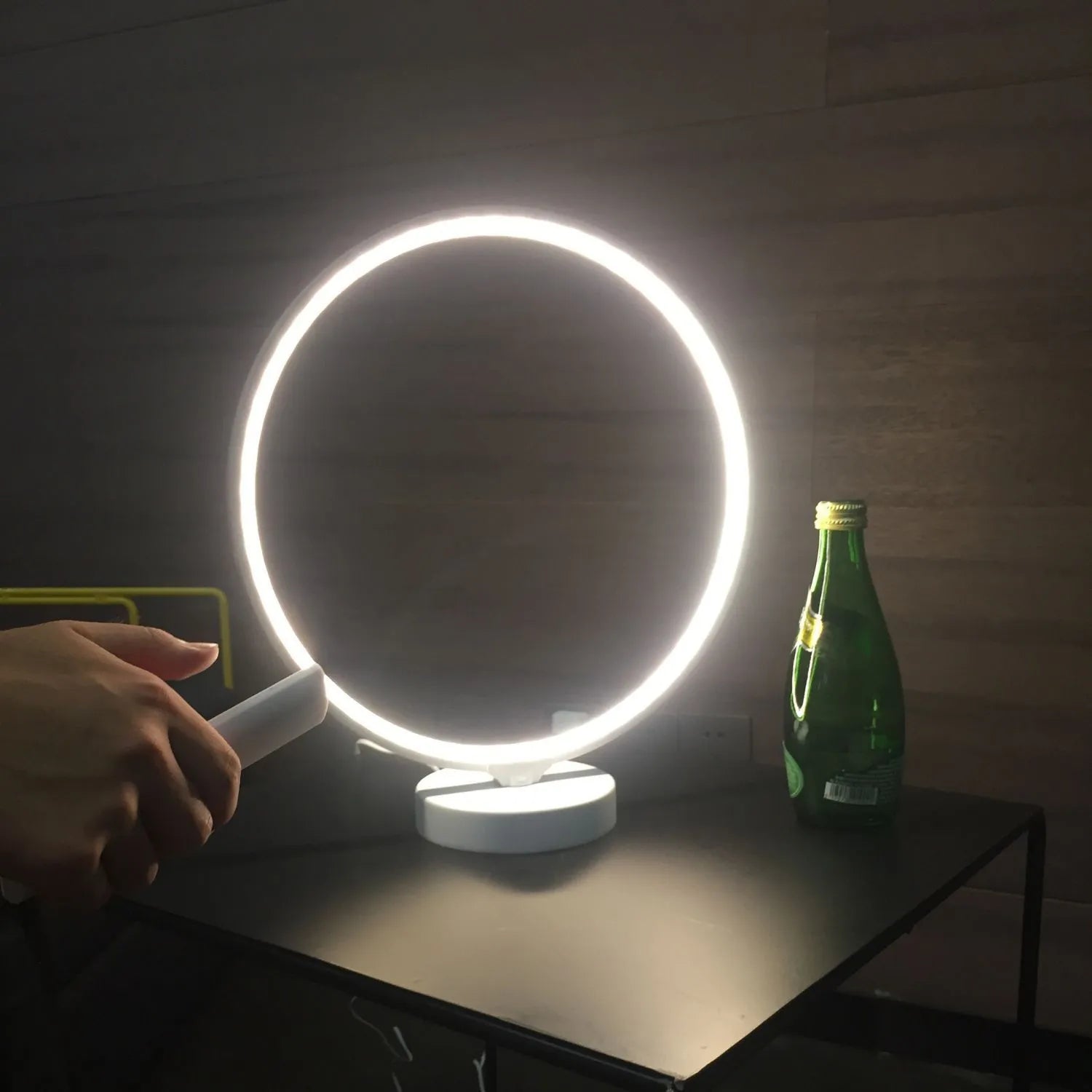 White Full Moon table lamp with remote control showing adjustable colour temperature and RGBW lighting options