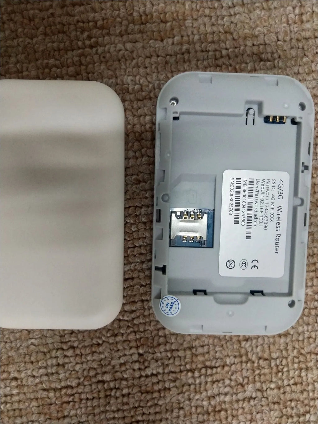 Portable 4G car wireless router with built-in firewall, 104mm length