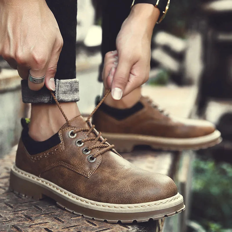 Men's round-toe casual shoes in black with front-tie laces and a low-cut PU upper.