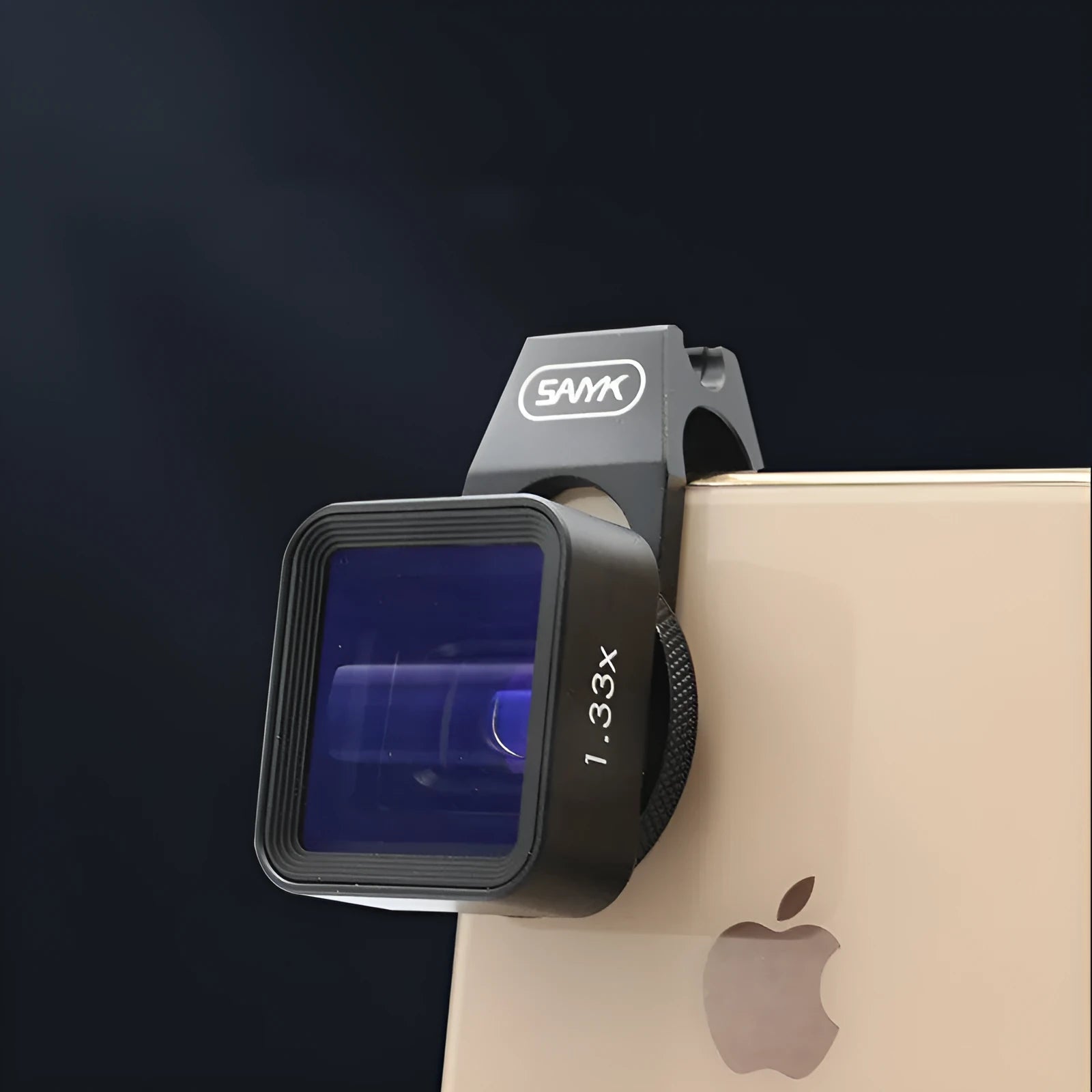 Black Sanyk 1.33x anamorphic widecreen lens for mobile phones on a dark background.