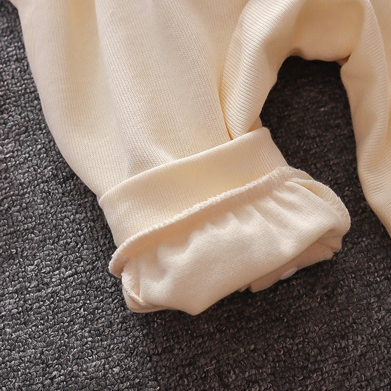 Baby two-piece suit in creamy white with elephant pattern, 95% cotton round neck design