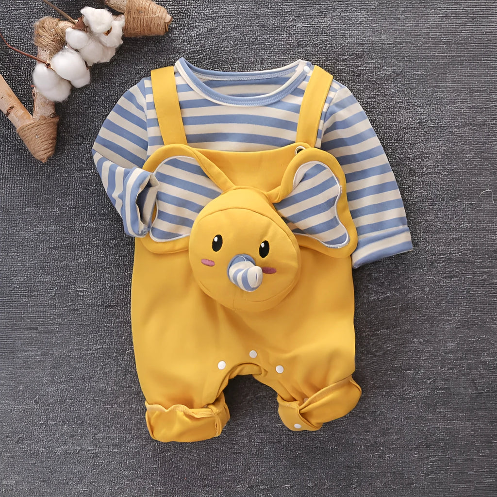 Baby two-piece suit in creamy white with elephant pattern, 95% cotton round neck design