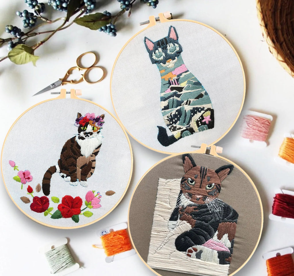 Cross stitch embroidery kit with three-dimensional cat design on cotton fabric with embroidery stretcher