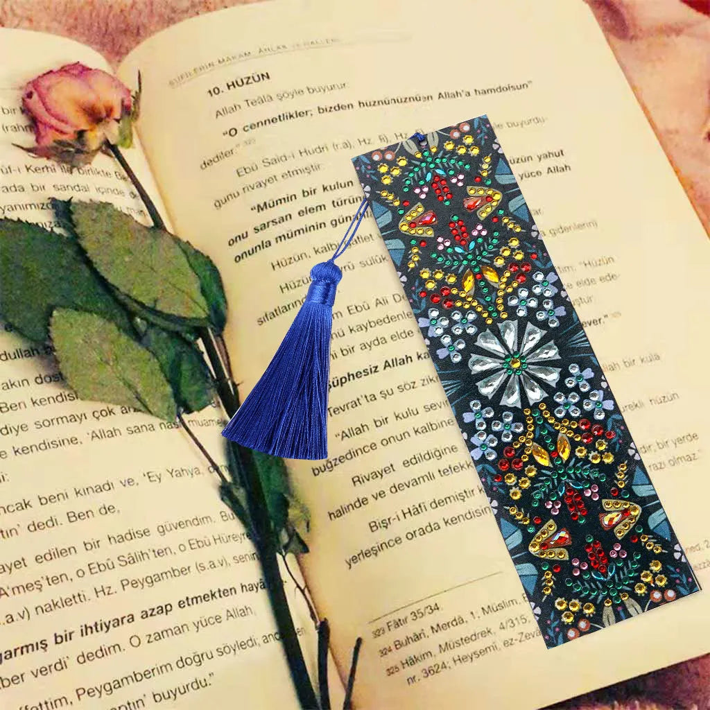 Leather diamond painting bookmark with mandala flower pattern in special-shaped diamond embroidery