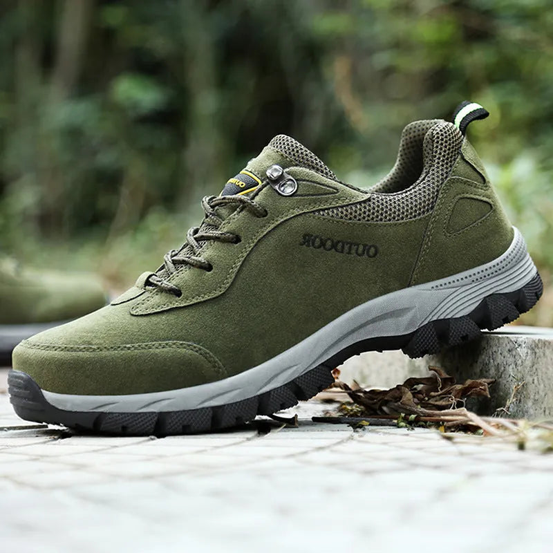 Men's low-cut outdoor hiking shoe in army green with viscose sole, shown in large size.