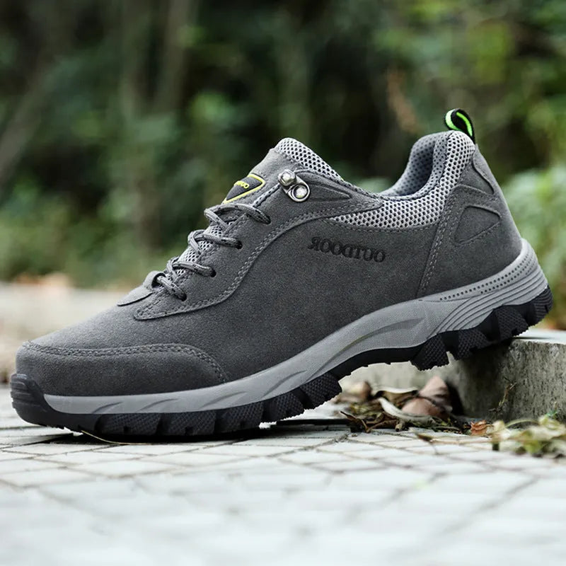 Men's low-cut outdoor hiking shoe in army green with viscose sole, shown in large size.