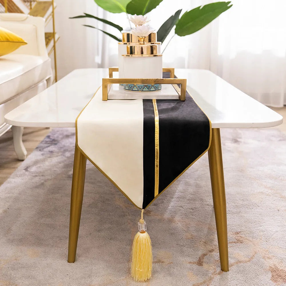 Simple Nordic table runner in high-precision flannel, 30cm wide, available in sizes from 30x140cm to 30x250cm.