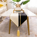 Simple Nordic table runner in high-precision flannel, 30cm wide, available in sizes from 30x140cm to 30x250cm.