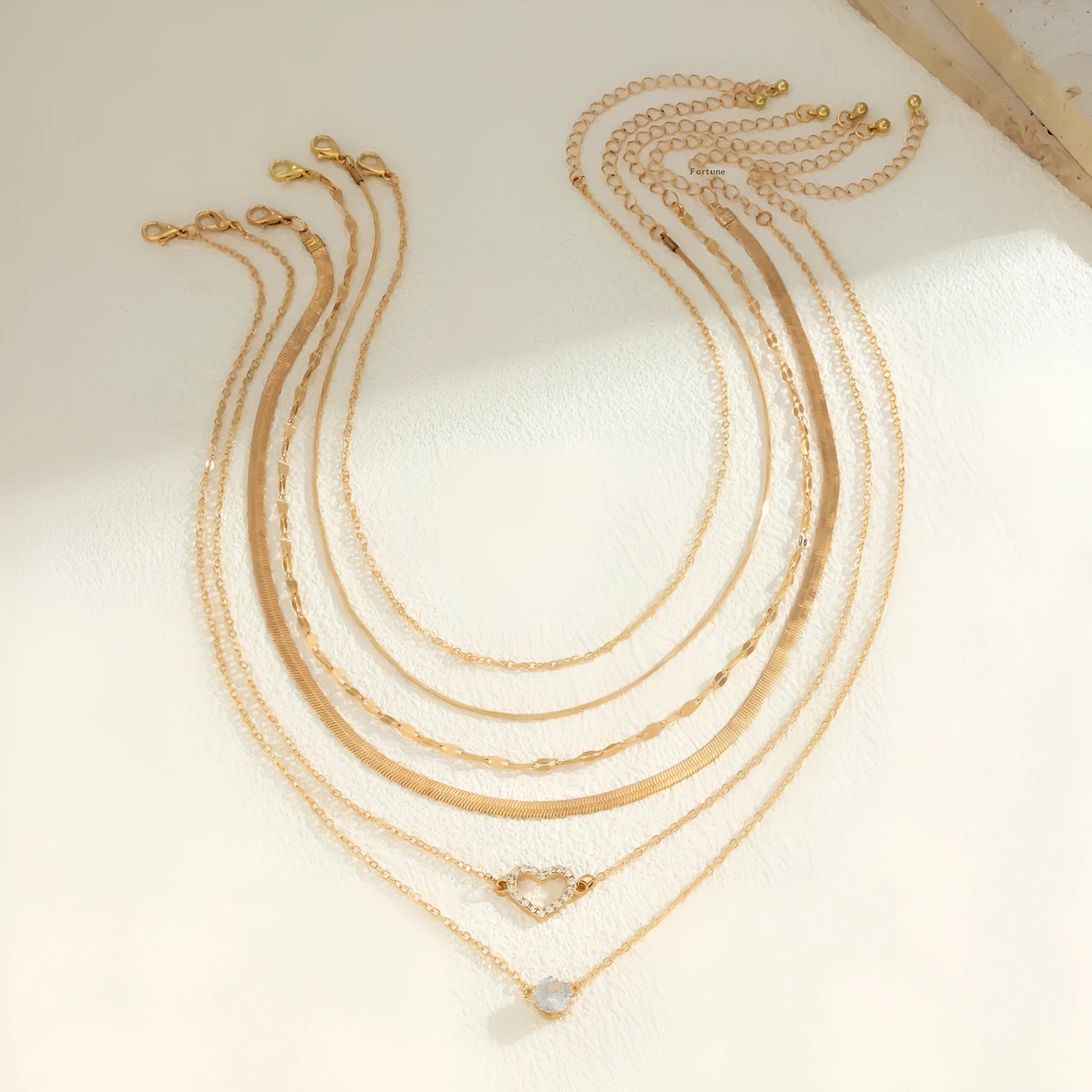Women heart shape alloy snake bone chain contrast colour necklace with round elements gold silver finish