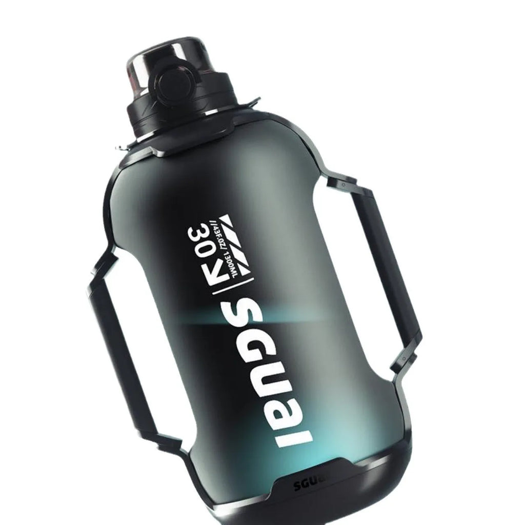 Smart Sports Bottle T30 in Matte Black with 1300ml capacity, wireless charging coaster, and lifting rope on a gym background