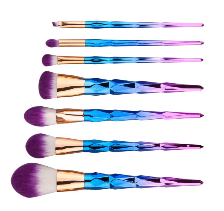 7-piece makeup brush set with nylon bristles, long handles, and compact 17.5 x 10 x 2 cm size