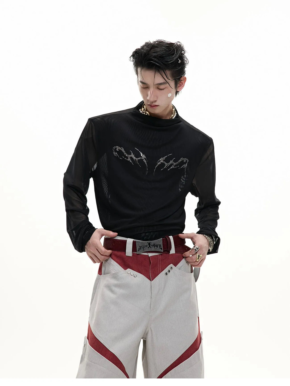 Men's black mesh bottoming shirt with slim fit design and long sleeves showing cooling fabric construction