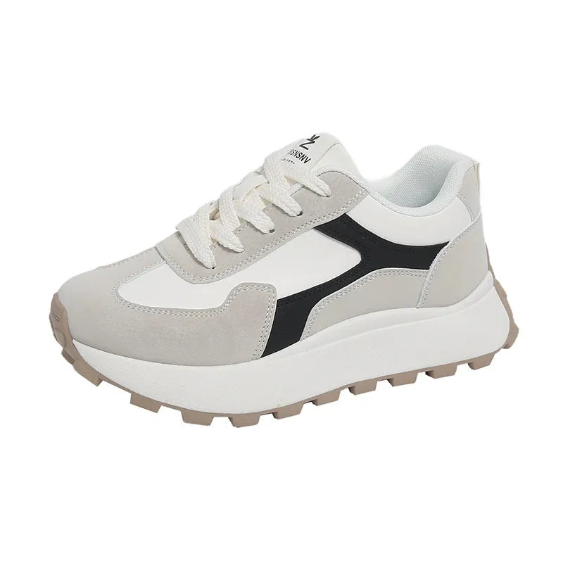 Women's low-top platform sneakers in card black with lace-up front and rubber sole