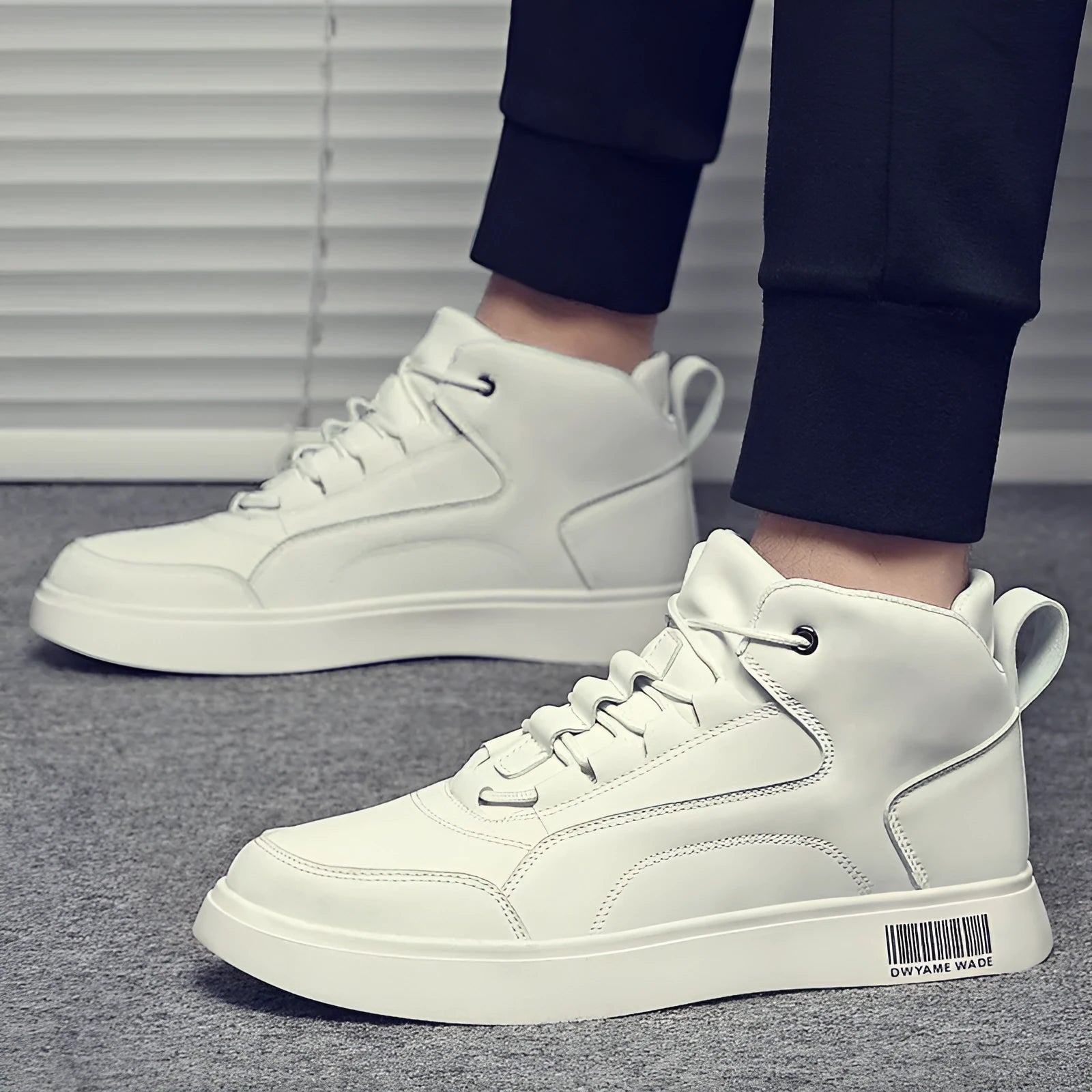 Men's white casual board shoes with mid-top design and round toe shape