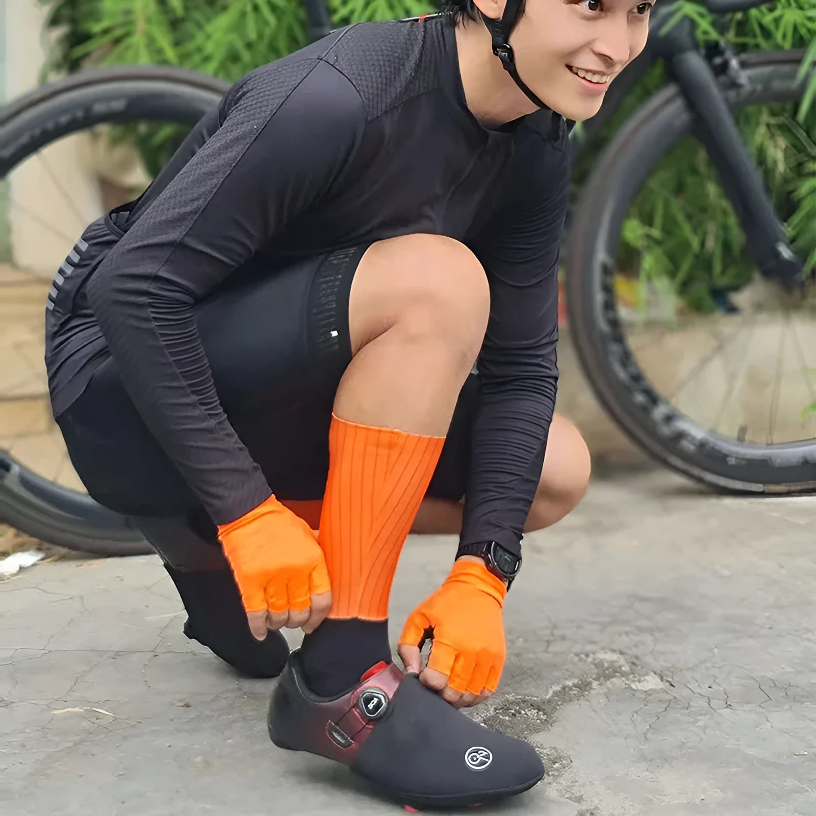 Athletic socks for cycling and running in chemical fibre blend fabric with moisture-wicking properties